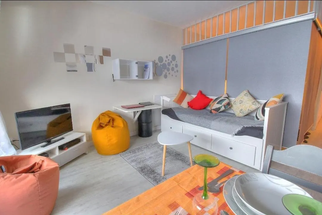 Studio Tout Confort, Parking Prive, Terrasse Et Plage Antibes Apartment