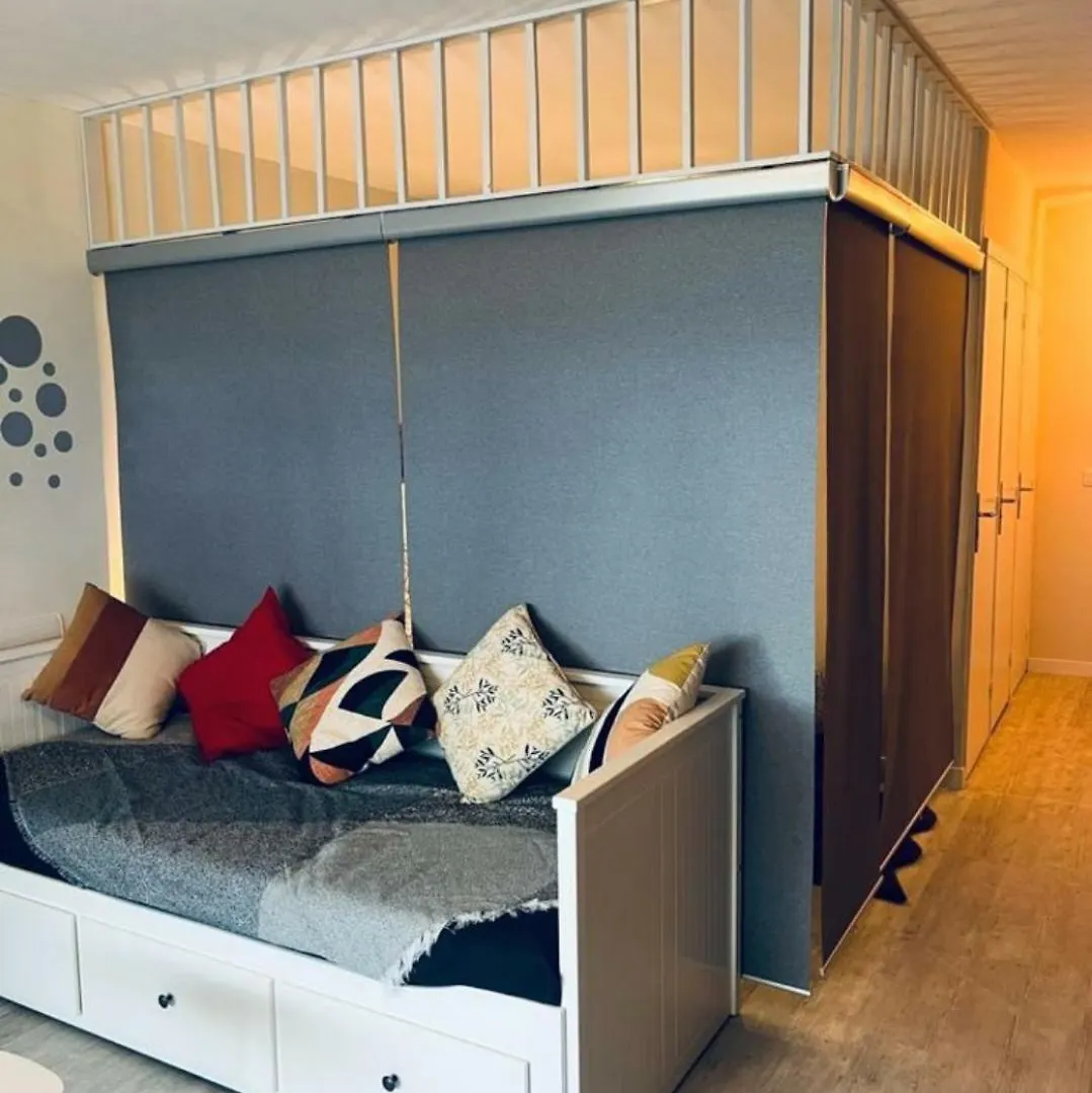 Studio Tout Confort, Parking Prive, Terrasse Et Plage Antibes 0*,  France