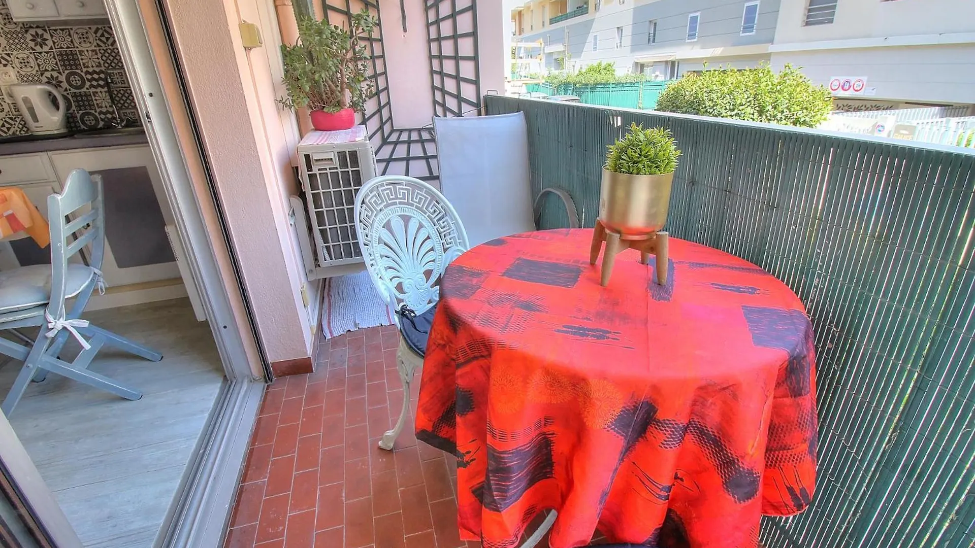 Apartment Studio Tout Confort, Parking Prive, Terrasse Et Plage Antibes