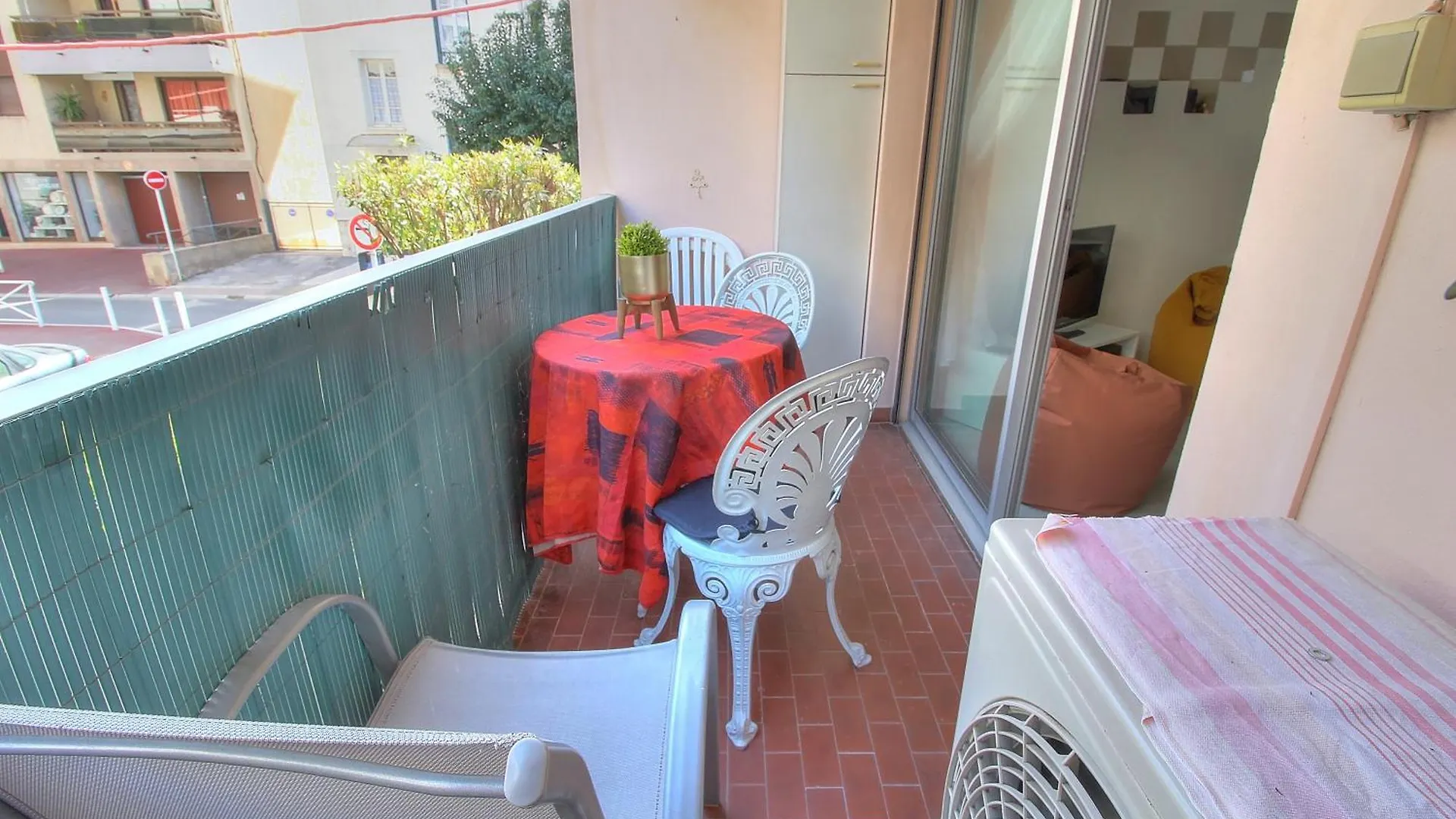 Studio Tout Confort, Parking Prive, Terrasse Et Plage Antibes 0*,